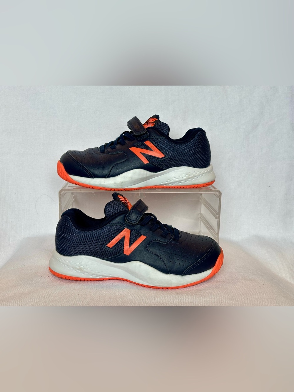 New Balance Kids' 696v3 Hard
Court Size 2 W